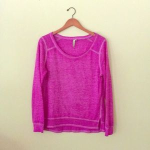 Soft, lightweight distressed sweatshirt 🌺